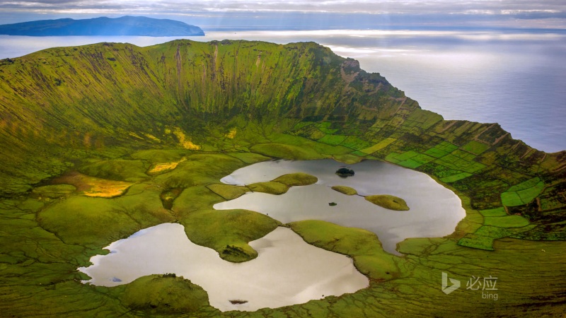 葡萄牙科尔沃岛火山口风景 高清电脑动漫壁纸推荐