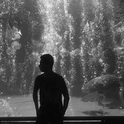 24张高清黑白背影情侣头像 一左一右超适配