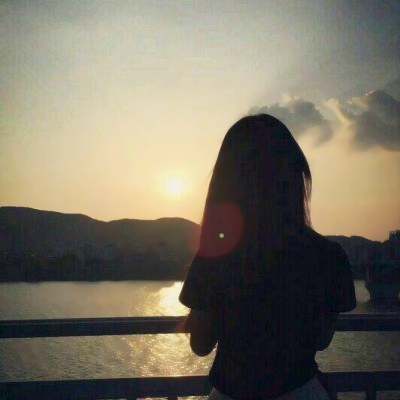 26组带人物的唯美风景情侣头像 一对两张合集