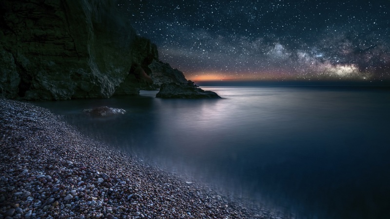 夜晚海滩星空岩石壁纸！多款高清电脑桌面尺寸可选