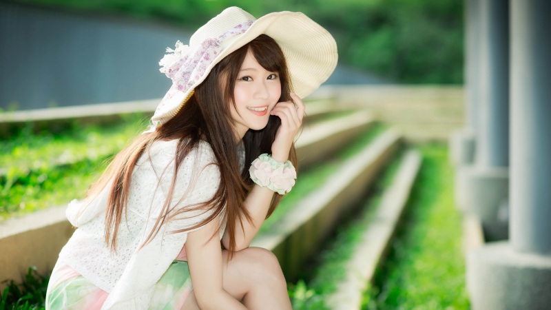 夏天戴帽甜妹笑脸壁纸！多款高清尺寸电脑桌面图
