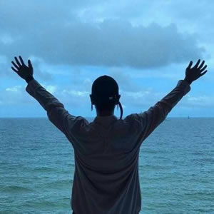 情侣背影一人一张高清情头 20张好看的头像合集来了