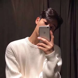 手机控情侣头像一对两张 高清霸气款来了！共18张拿手机情侣头像