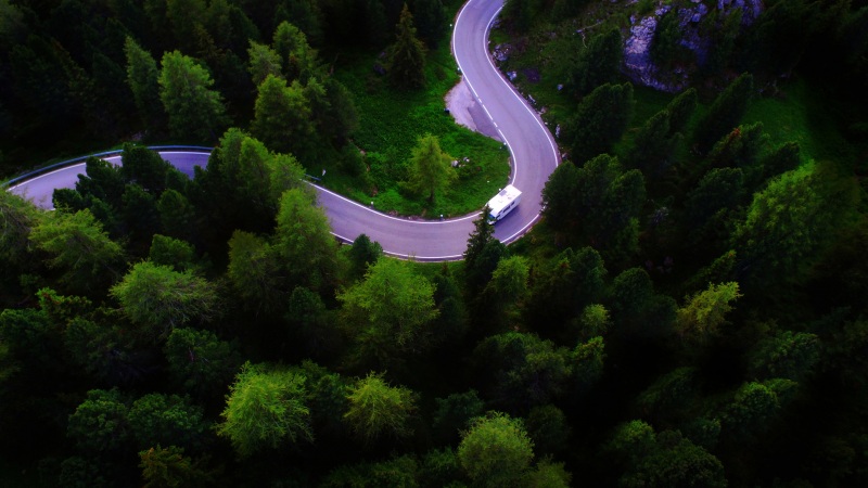 阿尔卑斯山森林公路风景 多款尺寸电脑动漫壁纸