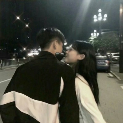 16张不露脸双人情侣头像 高清个性款直接存