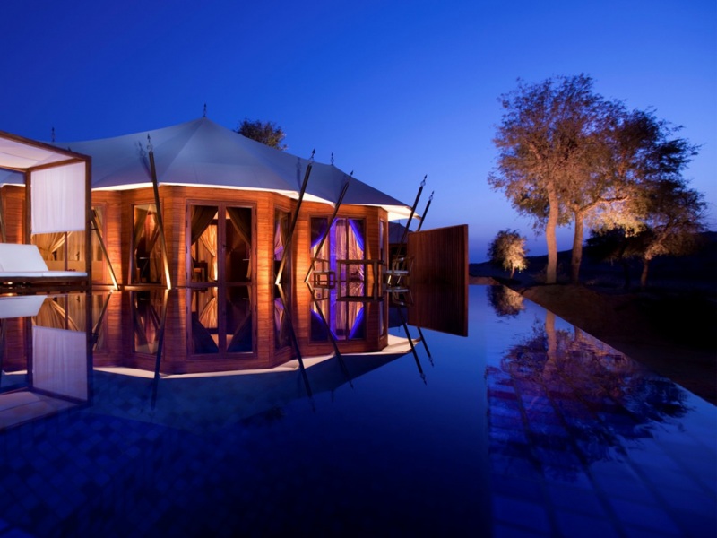 夜晚泳池搭配个性小屋的树影宽屏壁纸合集