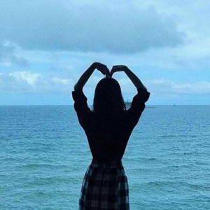 情侣背影一人一张高清情头 20张好看的头像合集来了