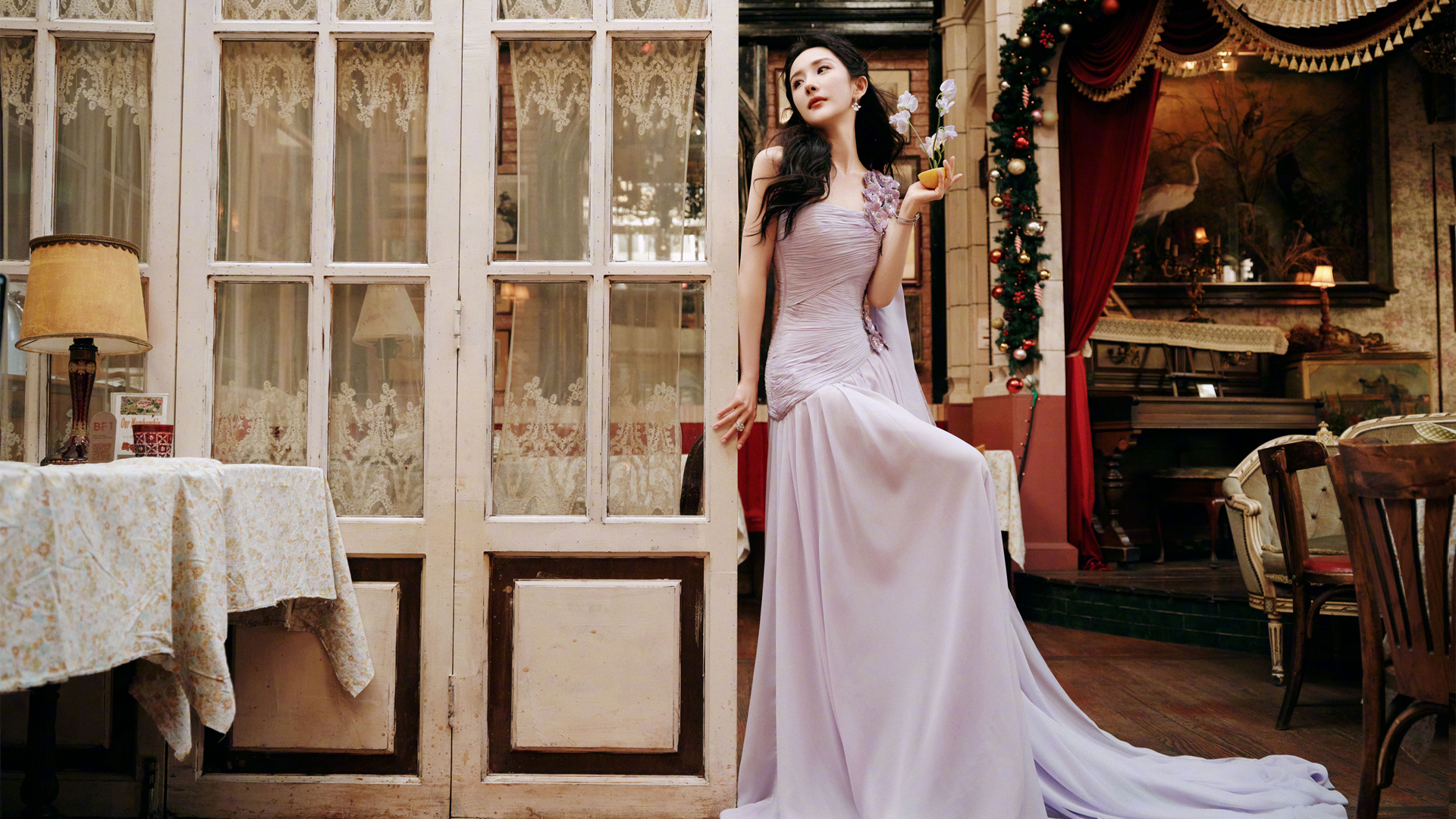 杨幂穿紫色长裙的高清壁纸来了