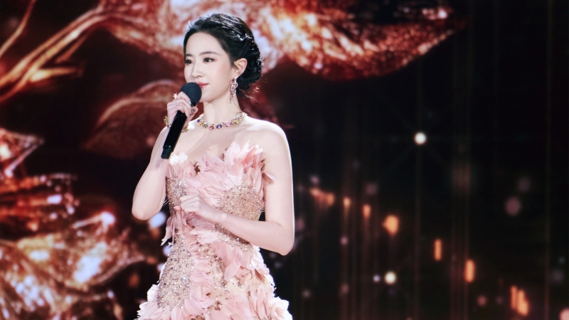 刘亦菲穿粉羽礼服的绝美壁纸来了 适配多款电脑屏幕