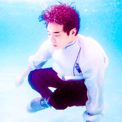 超火的单人版一男一女情侣头像 12张高清合集