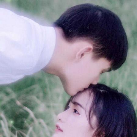 真人版一左一右情侣头像 共16张高清图