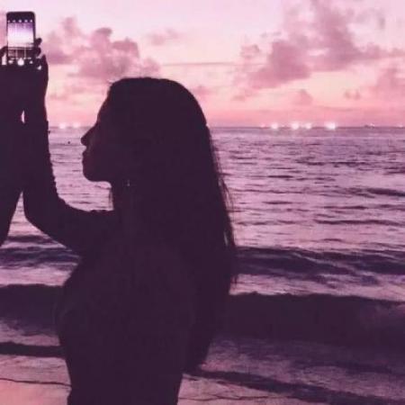 抖音爆火的一左一右情侣头像 共12张