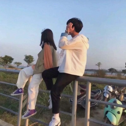 8张不露脸高清情侣合照 QQ双人头像素材合集