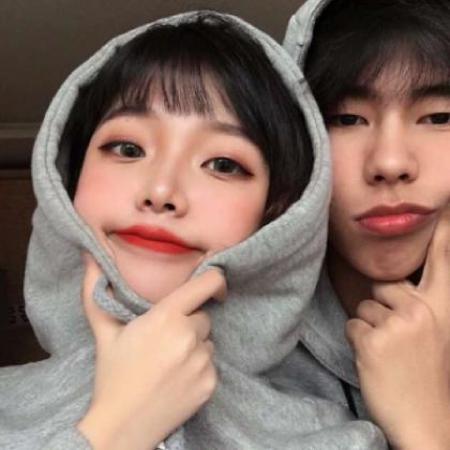 热门情侣头像合集来了，这里整理了12张当下最受欢迎的情侣头像素材，方便用户挑选使用。