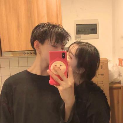 12张真人成熟风超甜情侣头像 高清无水印可直接用