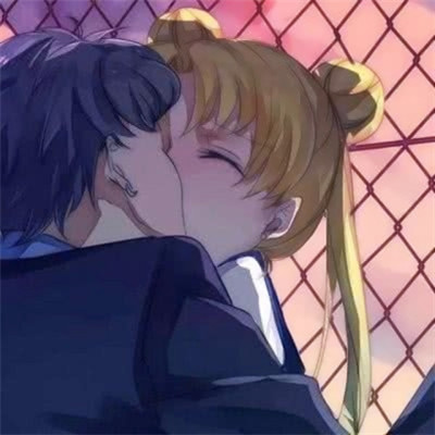 超甜动漫亲亲情头 24张高清恩爱情侣头像合集