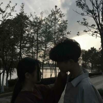 16张高清唯美情侣微信头像 直接存就能用