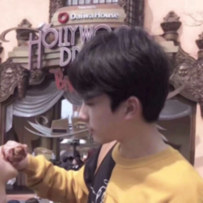 26张不露脸正身双人真人情侣头像 高清素材合集