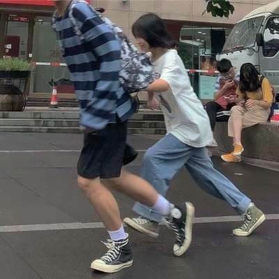 一左一右的甜蜜情侣头像合集！14张情侣日常甜系照片整理好了