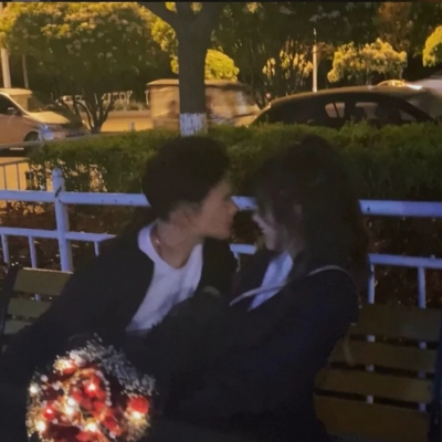 12张超甜不露脸背影情侣头像，快来挑一对