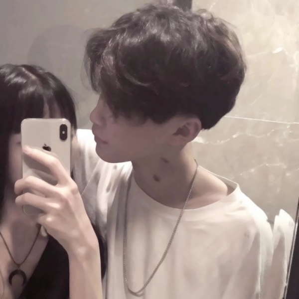 36张高清真人不露脸情侣头像 氛围感拉满不用露脸也很甜