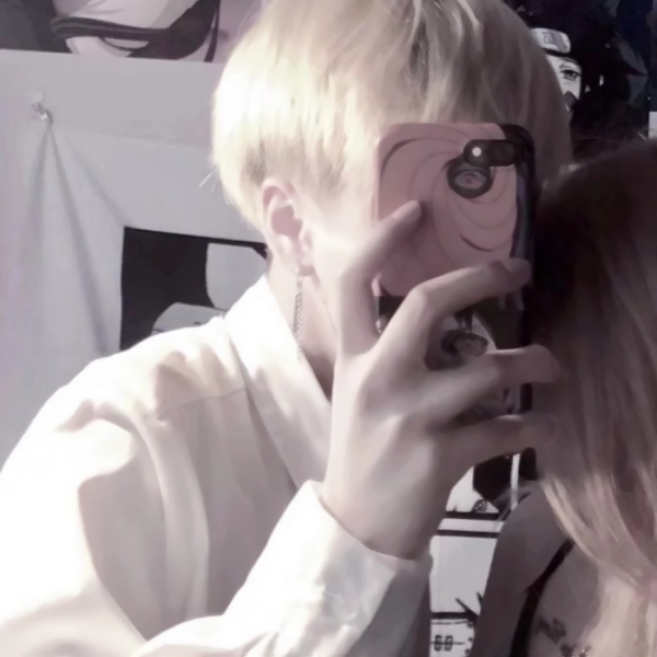 36张高清真人不露脸情侣头像 氛围感拉满不用露脸也很甜