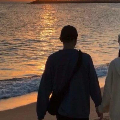 12张超甜不露脸背影情侣头像，快来挑一对