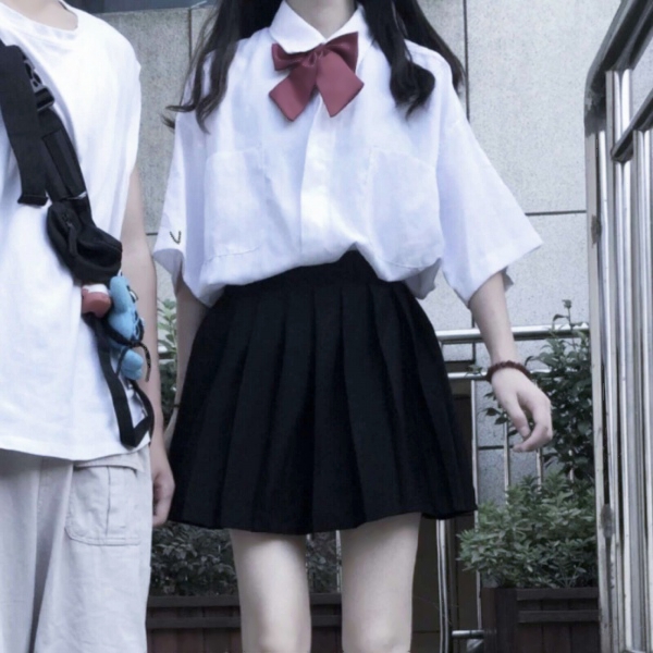 校园风校服情侣头像！衬衫领带不露脸高清图共18张