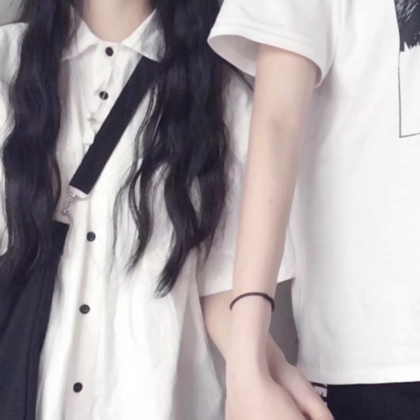 36张高清真人不露脸情侣头像 氛围感拉满不用露脸也很甜