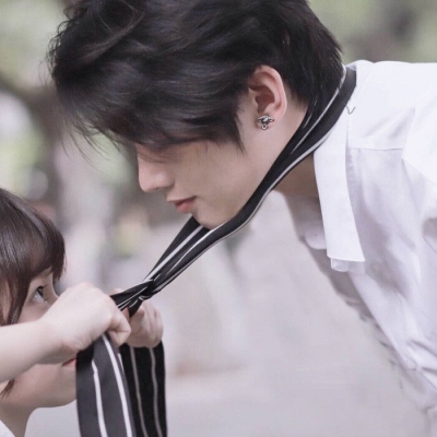 超火的一左一右情侣头像 14张高清合集