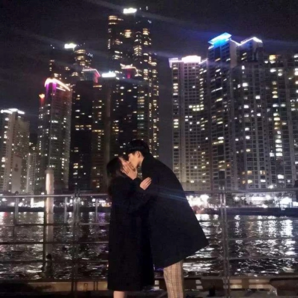 14张高清浪漫真人情侣头像 甜蜜氛围感拉满