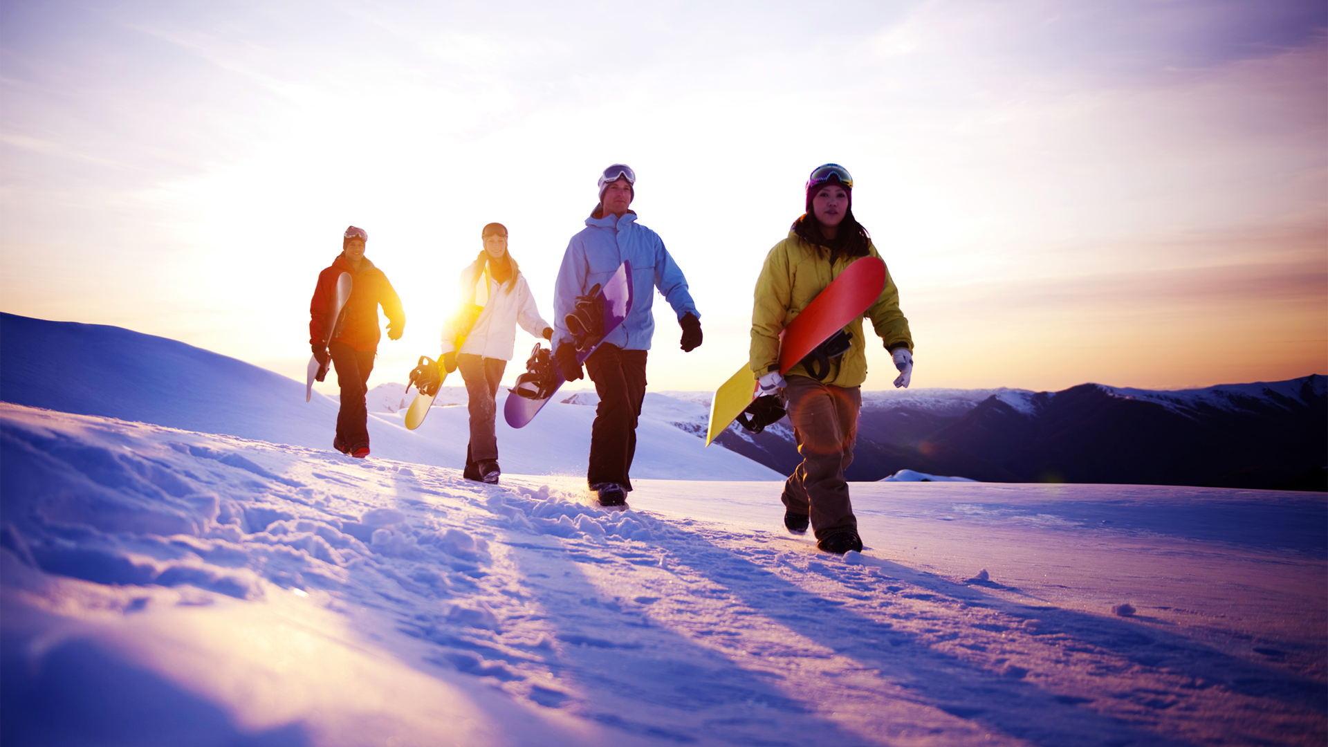 四个滑雪爱好者的高清壁纸分享来了