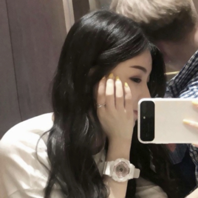 36张用手机遮脸的恩爱QQ情侣头像 高清氛围感拉满