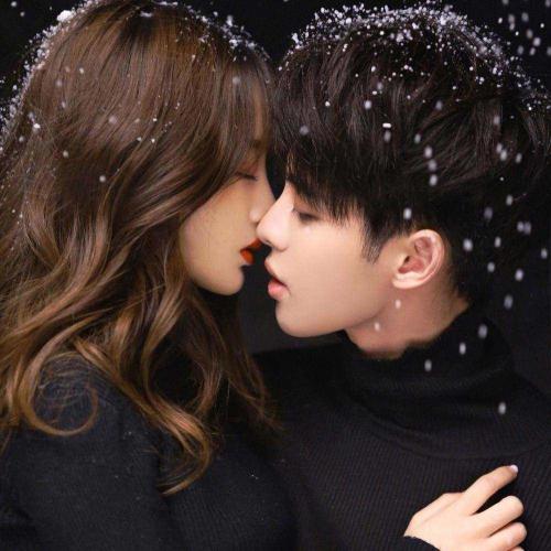 真人热恋款！一人一半的高清甜蜜情侣头像（共12张）