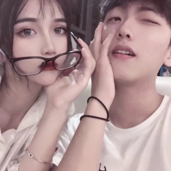 36张高清真人不露脸情侣头像 氛围感拉满不用露脸也很甜