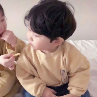 软萌暴击！28组可爱萌娃情侣头像 一对两张高清图