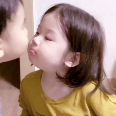 软萌暴击！28组可爱萌娃情侣头像 一对两张高清图