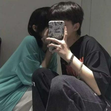 8张真人情侣手机控头像 高清可爱款可直接用