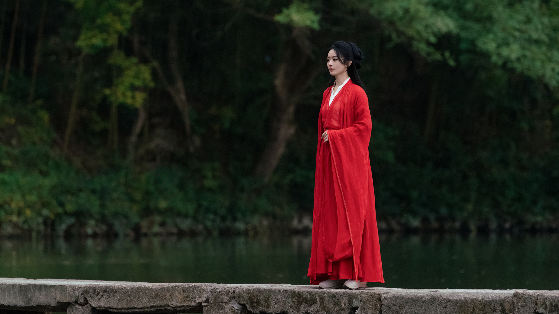 赵丽颖红衣古装《与凤行》剧照 多款电脑壁纸奉上