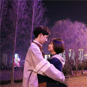 真人版带点小暧昧的情侣头像 高清18张合集