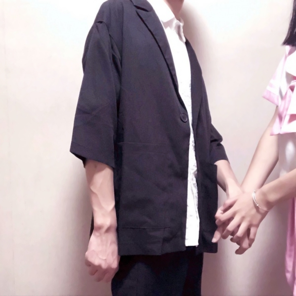 不露脸也高级！24张超清上半身无头情侣头像