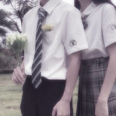 不露脸的制服情侣头像合集 26张半身情侣装款