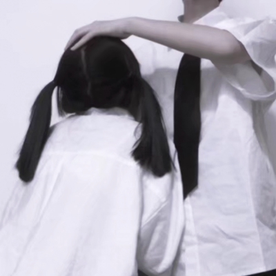 26张不露脸正身双人真人情侣头像 高清素材合集