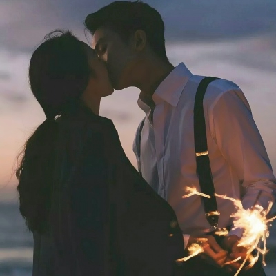 真人版网图甜系情头，20张高清个性情侣头像合集