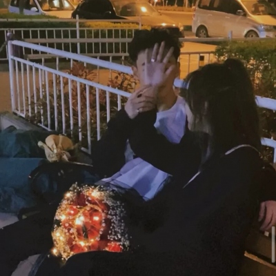 12张超甜不露脸背影情侣头像，快来挑一对