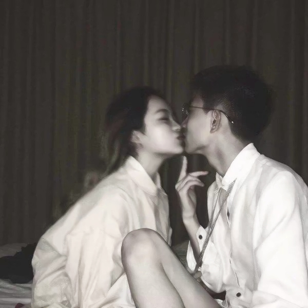 14张高清浪漫真人情侣头像 甜蜜氛围感拉满