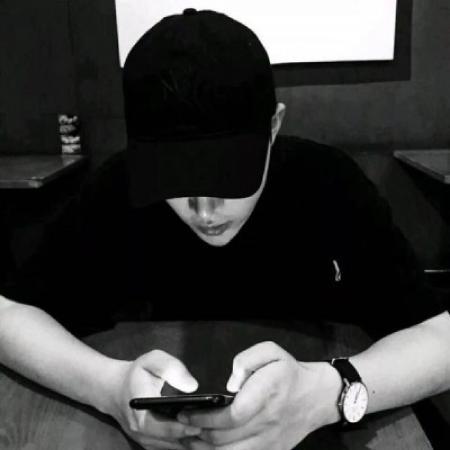 抖音爆火的一左一右情侣头像 共12张