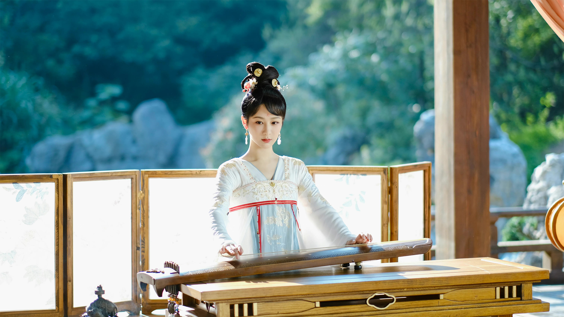 《长相思》小夭弹古筝剧照 杨紫高清电脑壁纸合集