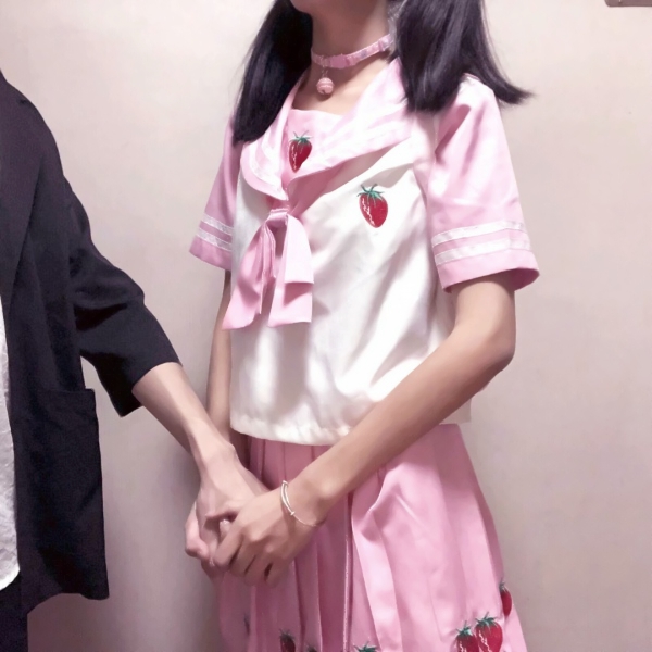 不露脸也高级！24张超清上半身无头情侣头像