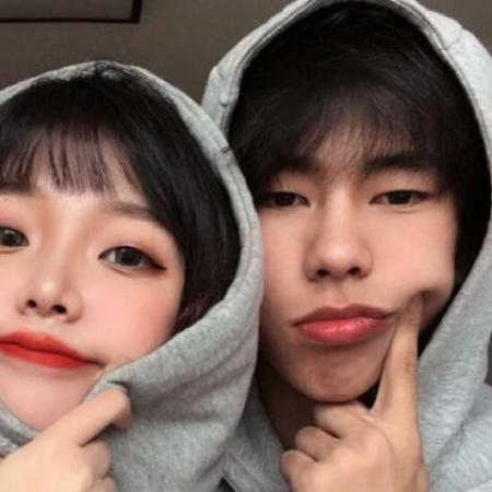 热门情侣头像合集来了，这里整理了12张当下最受欢迎的情侣头像素材，方便用户挑选使用。